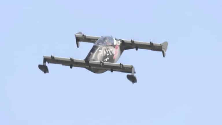 Pivotal uchuvchi avtomobili muvaffaqiyatli havoga ko‘tarildi — video