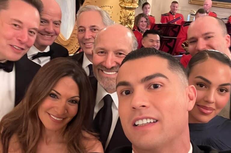 Роналду сделал селфи в Белом доме