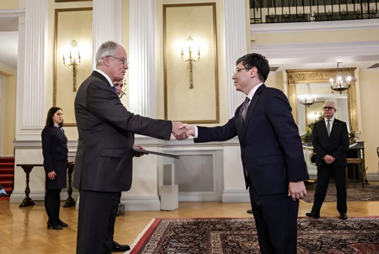 Посол Узбекистана вручил верительные грамоты президенту Греции