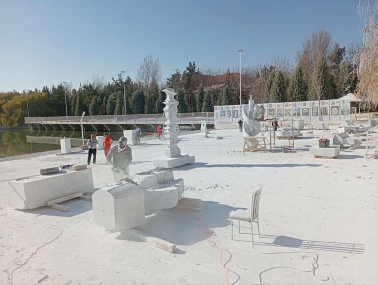 IV Международный симпозиум скульпторов стартовал в Самарканде — фоторепортаж