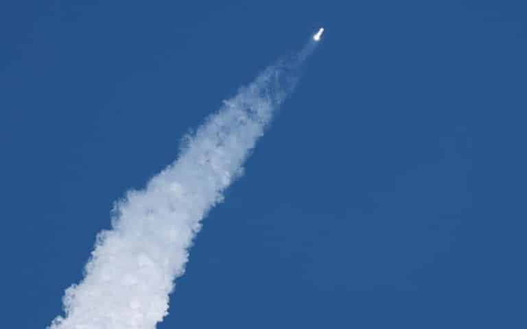 Bezos’ Blue Origin Lands Reusable New Glenn Rocket After Mars Mission Launch