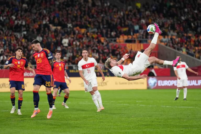 Испания и Турция разошлись миром в матче за первое место