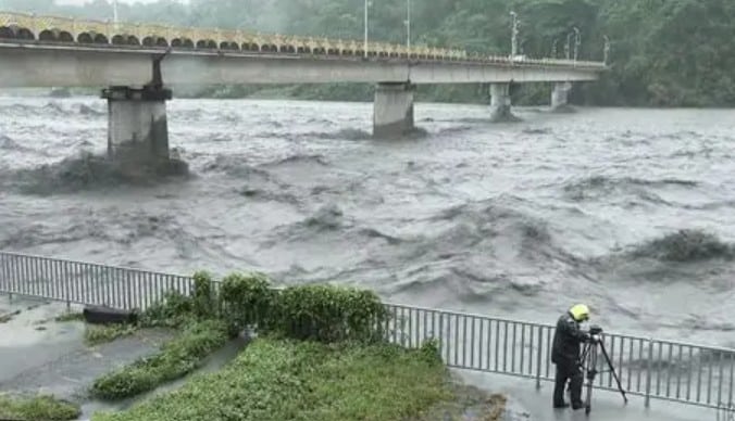 Taiwan Evacuates Thousands as Tropical Storm Fung-Wong Nears after Deadly Philippines Landfall