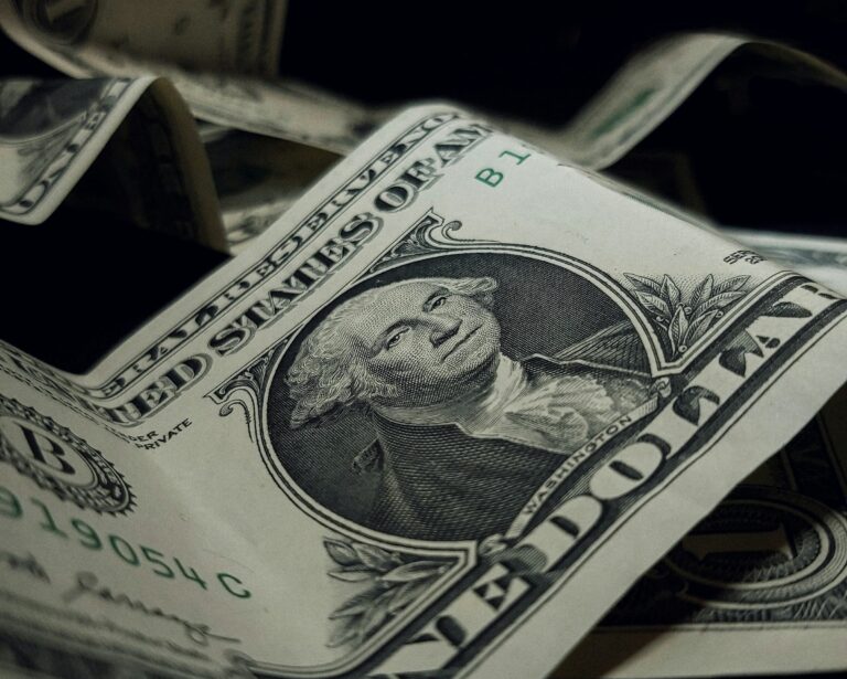 Где выгоднее обменять доллар, евро и рубль 12 ноября