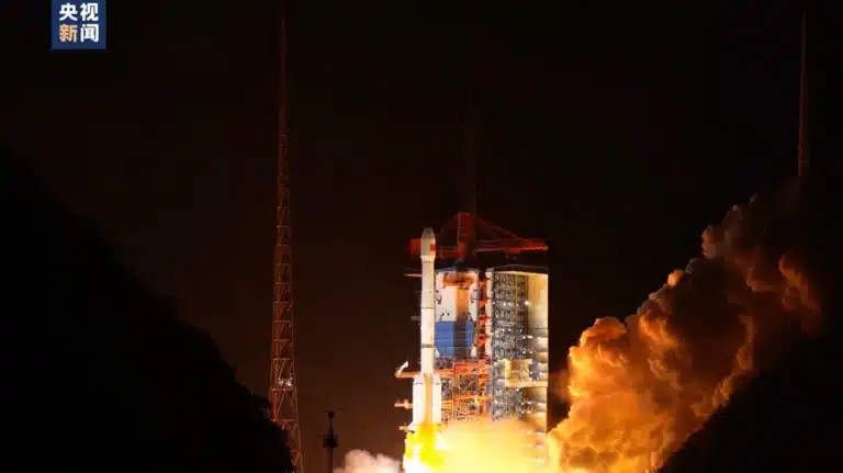 Xitoy bir kunda uchta kosmik parvozni muvaffaqiyatli amalga oshirdi