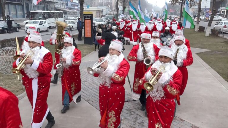 Парад Дедов Морозов в Ташкенте пройдет 26 декабря