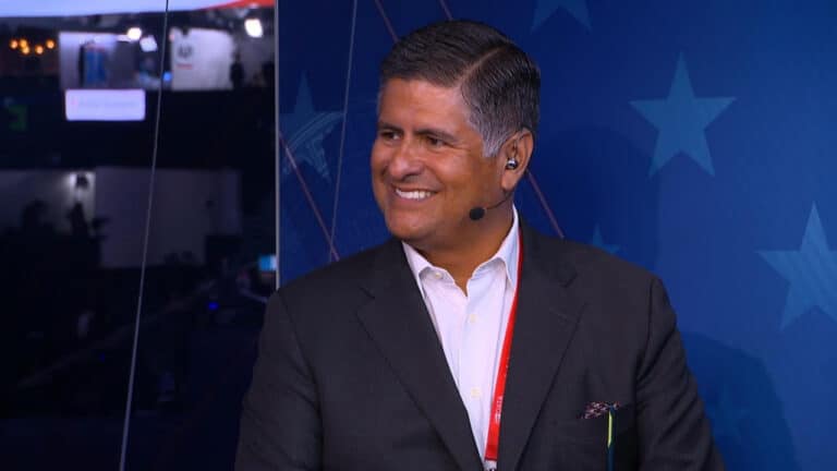 «Лукойл» по продаже активов консультирует экс-советник Трампа