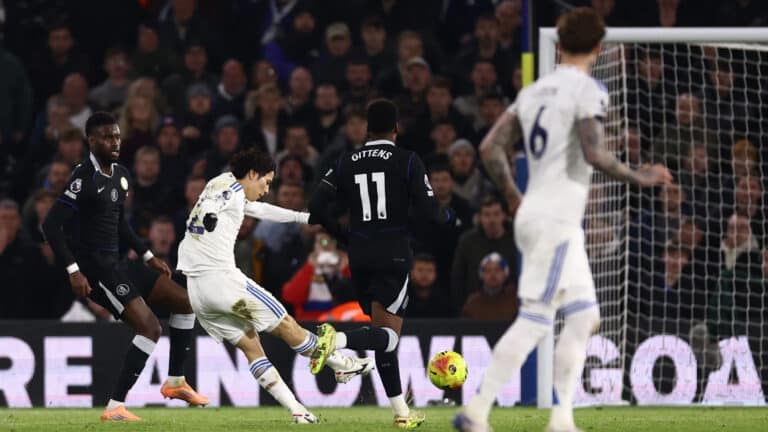 Бой на Элланд Роуд: Лидс побеждает Челси и берет критически важные очки