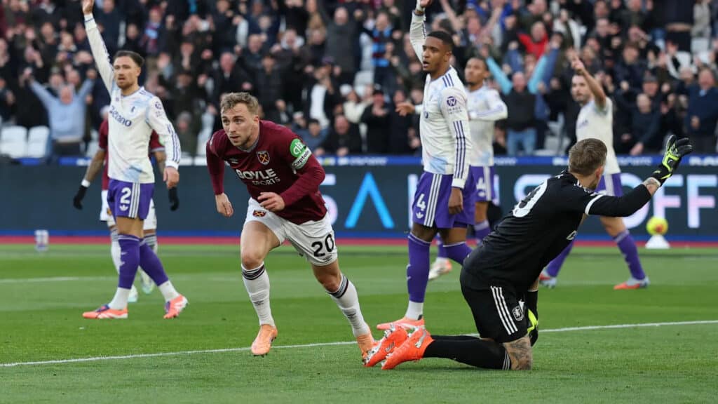 Астон Вилла вырвала победу у Вест Хэма, Роджерс сделал дубль