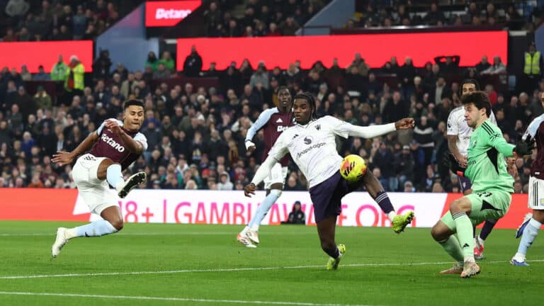 Дубль Роджерса вернул Астон Вилле победу над Манчестер Юнайтед