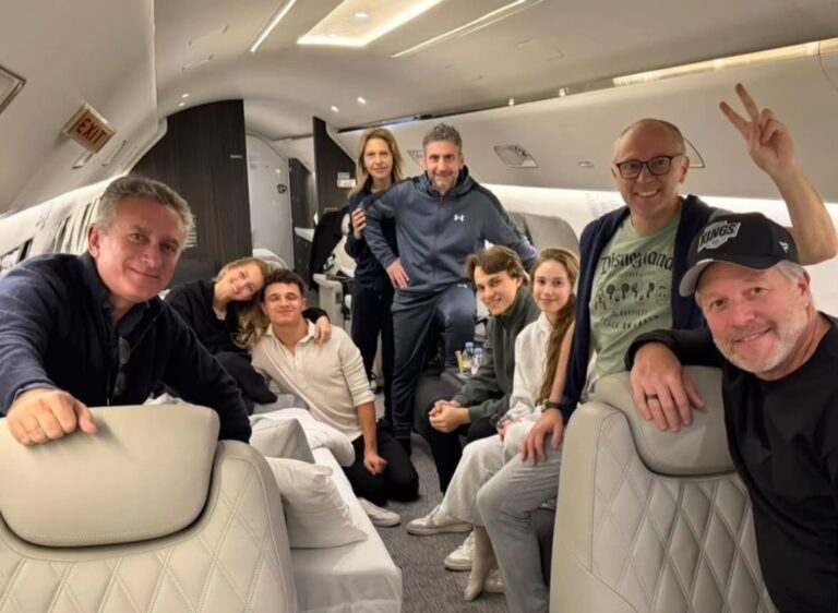 Команда McLaren прилетела в Ташкент