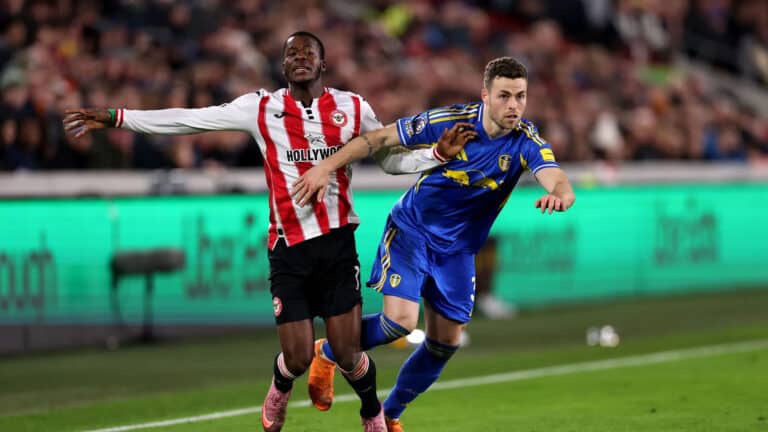 VAR, голы и спасение на финише: Брентфорд и Лидс разошлись миром