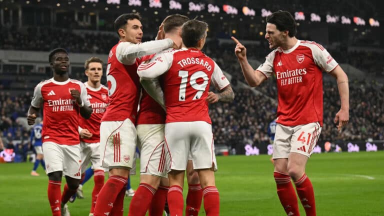 Арсенал вырвал победу в Ливерпуле и вернул лидерство: Дьёкереш решил с пенальти