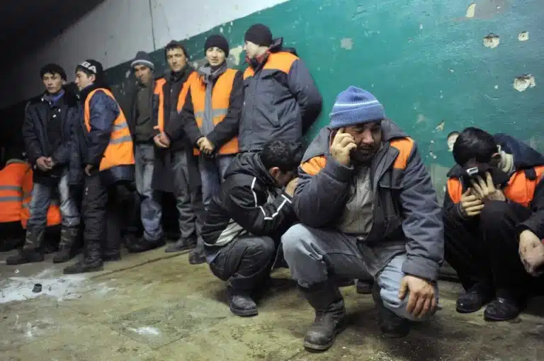 Суд в Москве запретил объявления о найме узбекистанцев