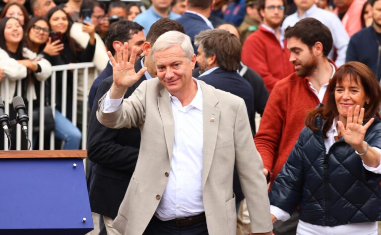 Правый консерватор Хосе Антонио Каст выиграл президентские выборы в Чили