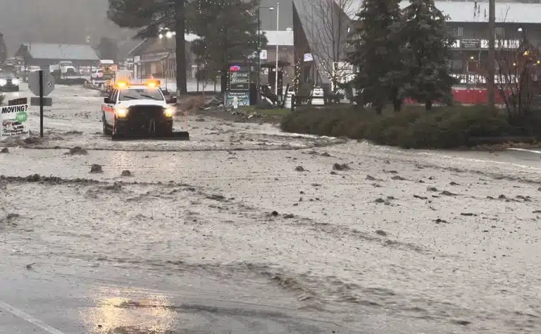 Kaliforniyadagi toshqinlar oqibatida uch kishi halok bo‘ldi