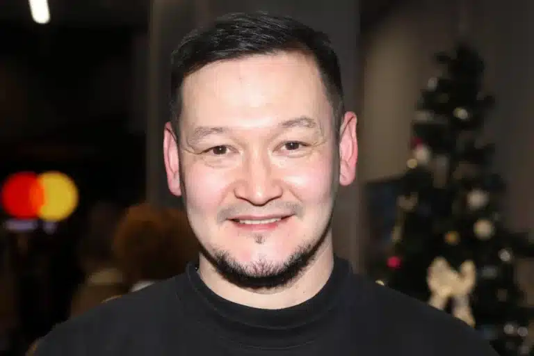 Ренат Мухамбаев стал победителем реалити-шоу «Звезды в джунглях»