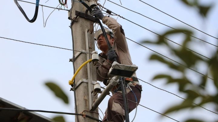 2026-yilda Jizzax va Sirdaryo viloyatlarining elektr tarmoqlari boshqaruvi investorlarga beriladi