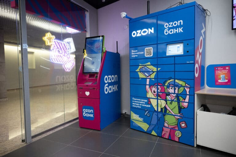 Ozon банк начал оформлять карты узбекистанцам