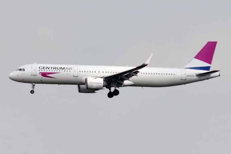 Из-за овербукинга Centrum Air пассажиры застряли в аэропорту Стамбула