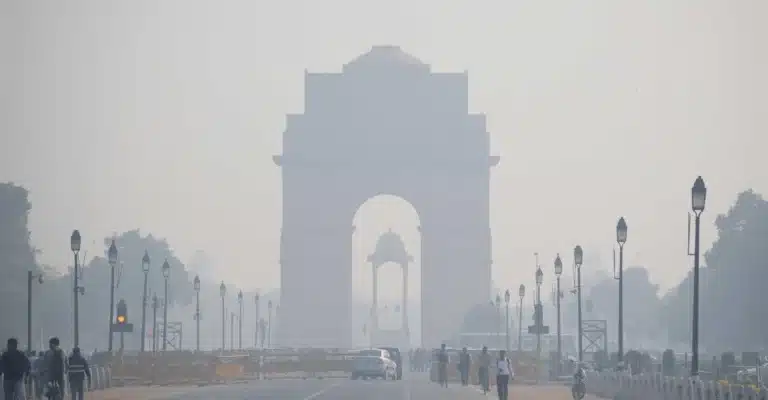 Delhi Shuts Schools and Halts Construction as Toxic Smog Blankets the Capital