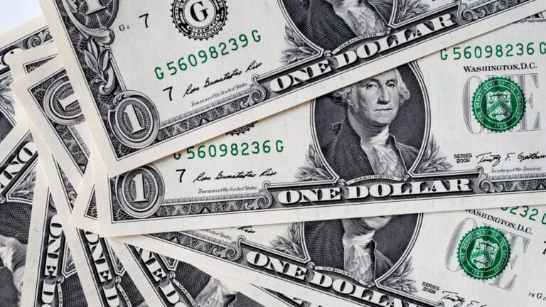 3-dekabr kuni xorijiy valyutalarni qaysi banklarda qulay narxda almashtirish mumkin