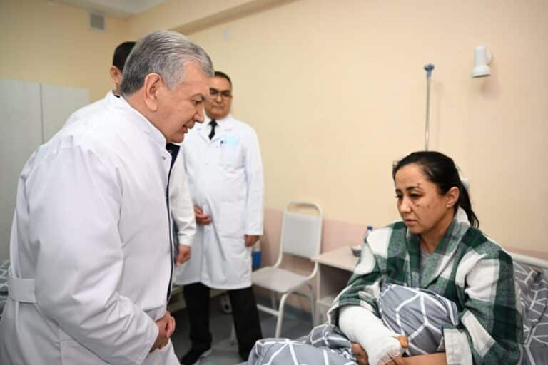 Пострадавших при взрыве в Гулистане посетил Мирзиёев