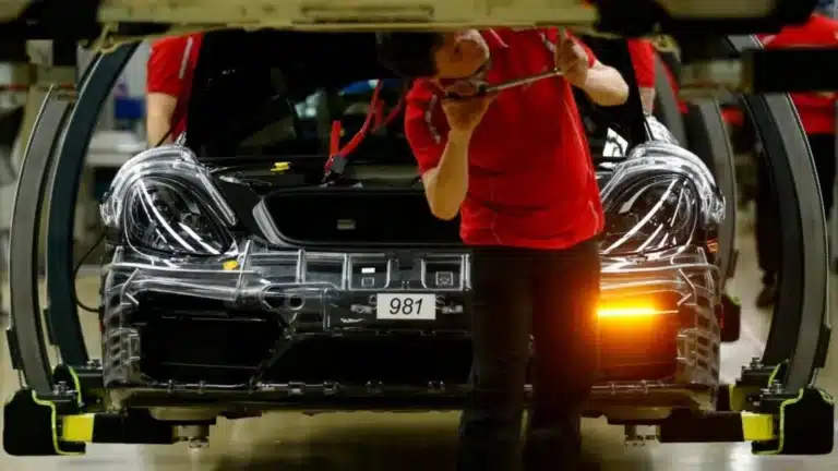 YI 2035-yildan benzin va dizelli avtomobillarni taqiqlash rejasini yumshatdi