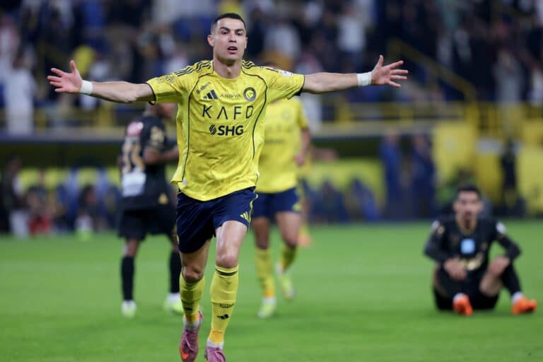 Криштиану Роналду ведет Аль-Наср к победе над Аль-Вахдой в результативном матче