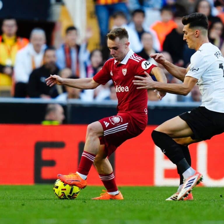 Валенсия сравняла в концовке и лишила Севилью победы