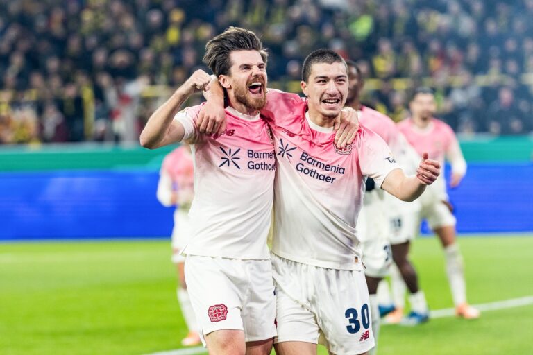 Байер проходит Боруссию в Кубке Германии после трудовой победы