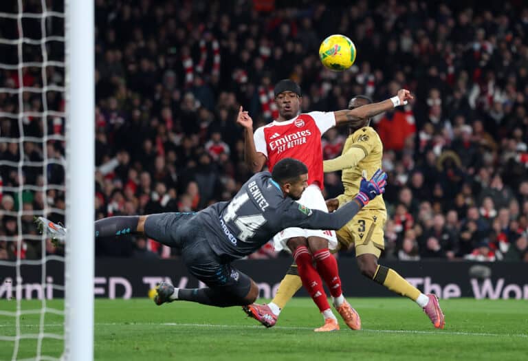 Арсенал вырвал путевку в полуфинал в драме с серией пенальти