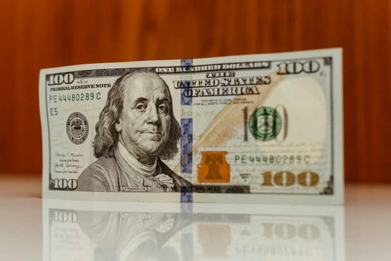 Где дешевле купить доллар: курс валют в банках на 3 декабря