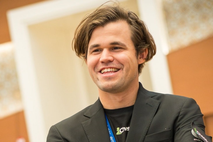 Карлсен вновь на вершине: норвежец выиграл чемпионат мира по рапиду в Дохе