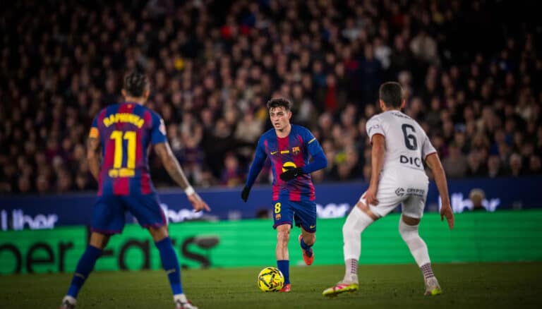Барселона терпела до перерыва, а потом добила Осасуну