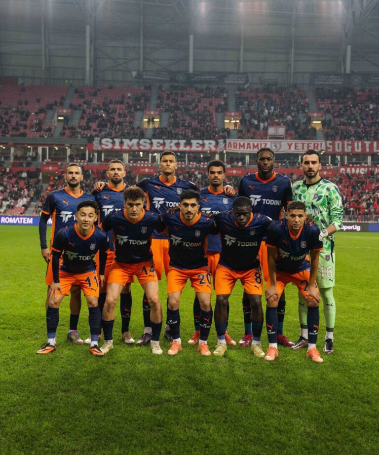 Шомуродов в старте, Файзуллаев в заявке: Башакшехир готов к кубковому дерби с Галатасараем