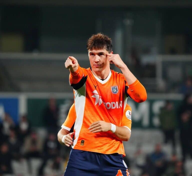 Гол плюс пас Шомуродова: Башакшехир победил Самсунспор на выезде