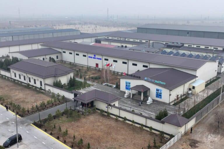 Prezident 30 mln dollarlik infuzion dori ishlab chiqarish korxonasi faoliyatini koʻzdan kechirdi