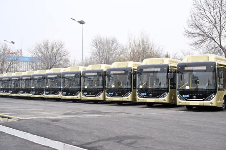 Guliston jamoat transporti 52 ta zamonaviy avtobus bilan boyitildi