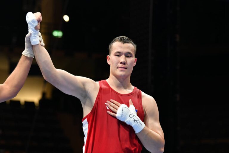 Узбекские боксеры одержали две победы на чемпионате мира