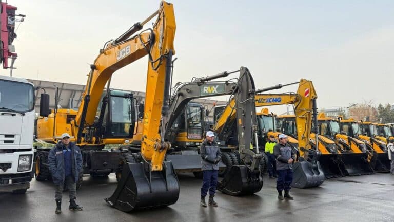 586 единиц спецтехники подготовили в Ташкенте к зиме