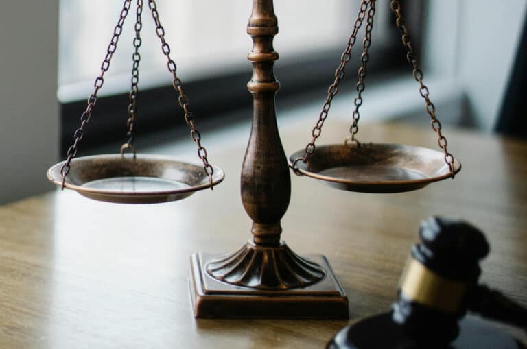 Toshkentda 57 yoshli erkak onasini o‘ldirgani uchun 15 yilga qamaldi