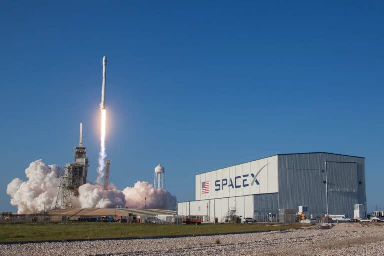 SpaceX kompaniyasining bozordagi qiymati $800 mlrdga baholanmoqda