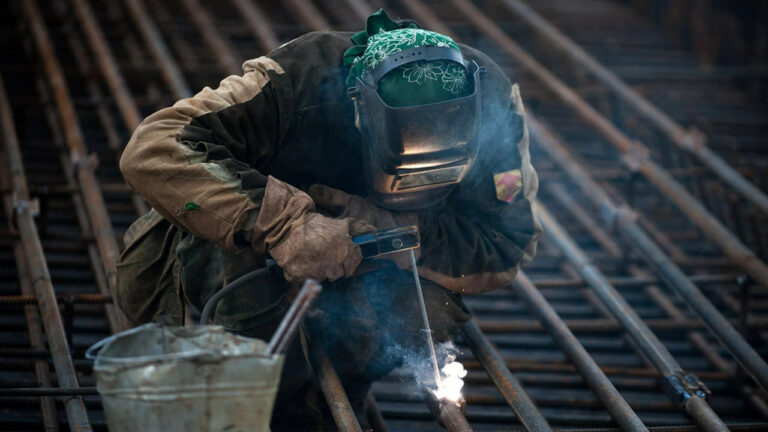 Rossiyada qurilish sohasida ish haqlari 40 foizga oshdi