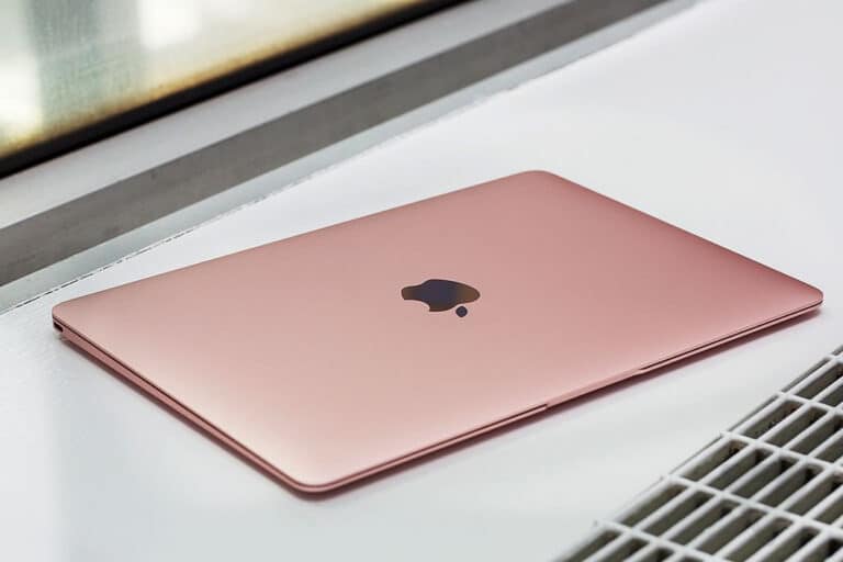 Yangi MacBook uchun Apple eski A15 chipini sinovdan o‘tkazmoqda