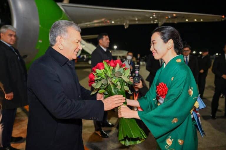 Prezident Yaponiyadagi o‘zbekistonliklar bilan uchrashdi