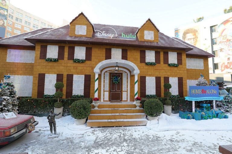 “Uyda yolg‘iz” filmidagi uyning nonli nusxasi Ginnesga kirdi