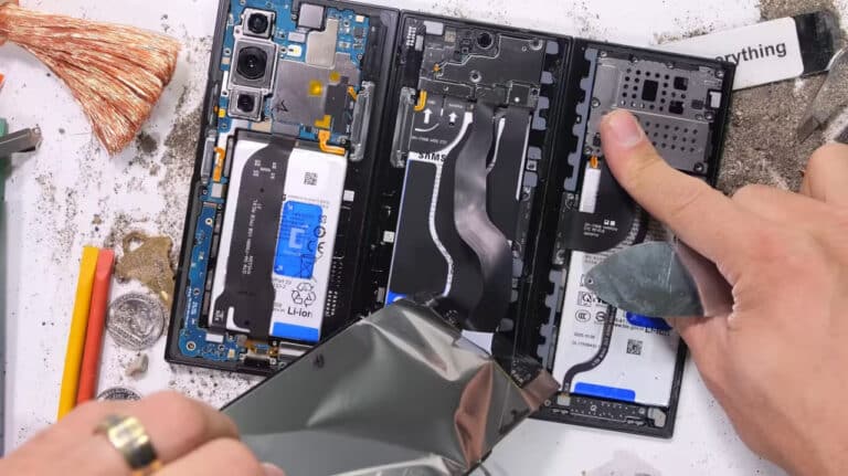 Samsung Galaxy TriFold mustahkamlik sinovidan o‘ta olmadi