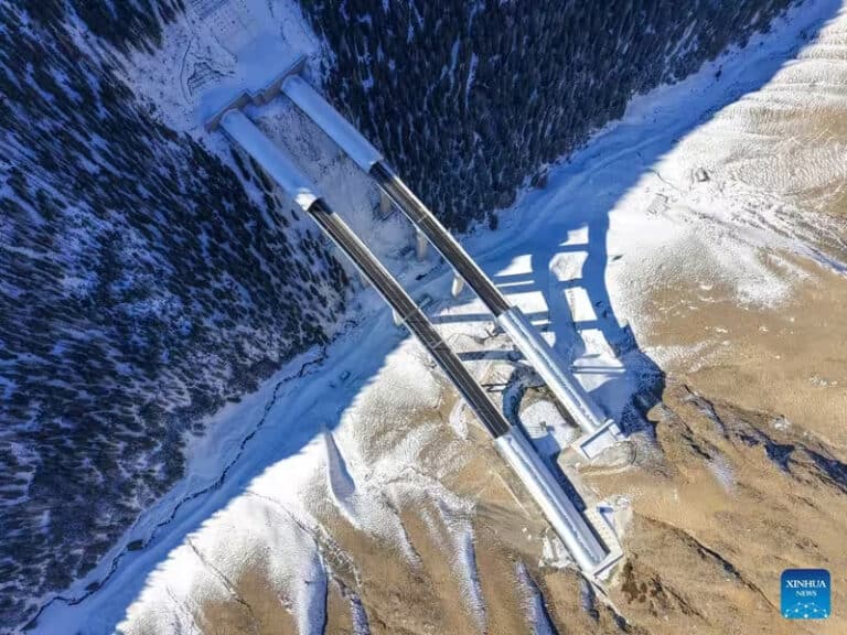 Xitoyda dunyodagi eng uzun tezkor avtomobil tunneli ishga tushirildi