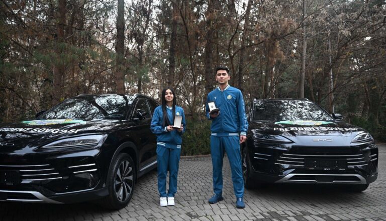 Karate va taekvondo bo‘yicha jahon chempionlari BYD prezident sovg‘alari bilan taqdirlandi